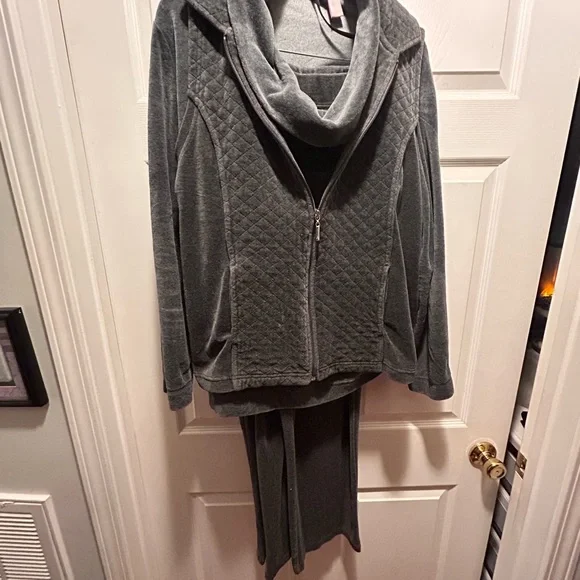 White Stag Gray Women's 3 pieces Velvet/Velour - Picture 1 of 8